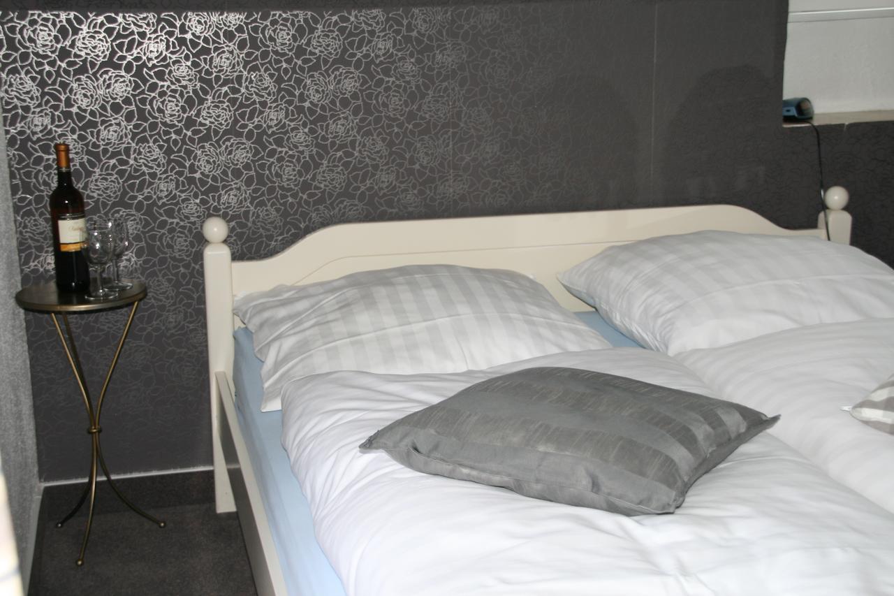 Pension Haus Am Hirschsprung Вилинген Екстериор снимка